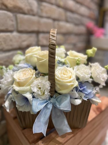 Égszínkék Álom virágkosár