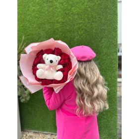   Valentin-napi rózsacsokor plüssmackóval – A kedvesség ajándéka
