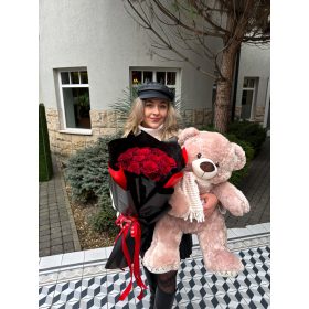   Valentin-napi rózsacsokor plüssmacival – A szeretet ölelése