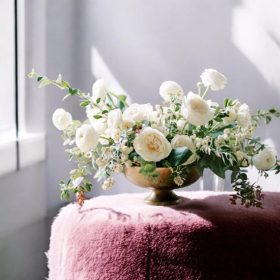 Hófehér Asztaldísz Arany Tálban