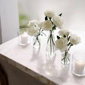 Budvase Hófehér Rózsákkal