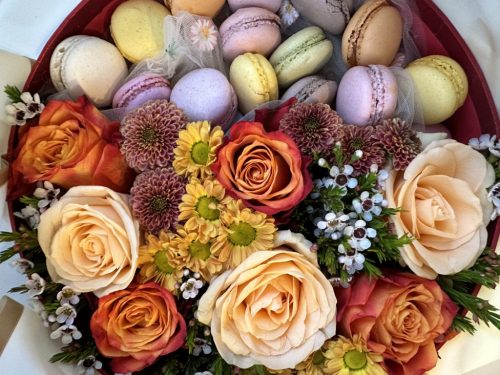 Narancsos Virágbox Macaronnal