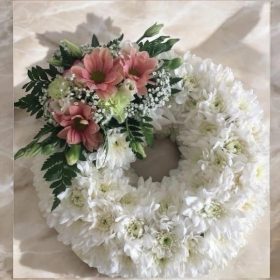 Csillagok Csendje -Hófehér Krizi Koszorú